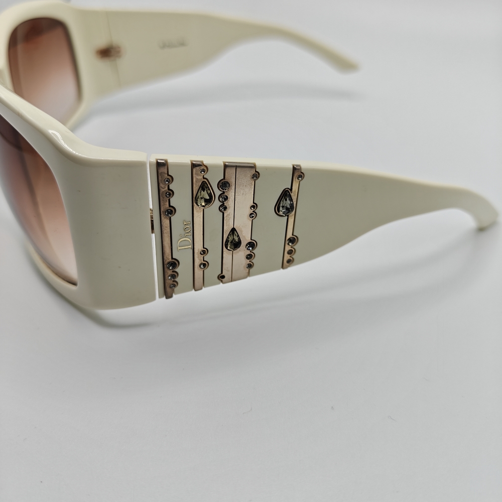 Christian Dior Rain 1 Ivory Frame & Brown Gradien Sunglasses with Gold Detailing - Picture 4 of 16